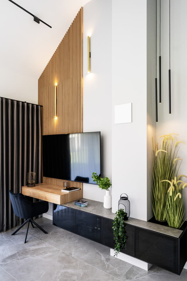 Ściana z panelami drewnianymi