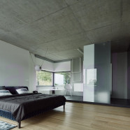 Beton, minimalizm i panorama Krakowa za oknem