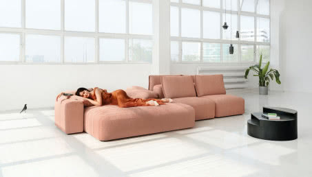 Polskie meble docenione na świecie. Stolik Tondo i krzesło Angle zdobywają Iconic Awards!