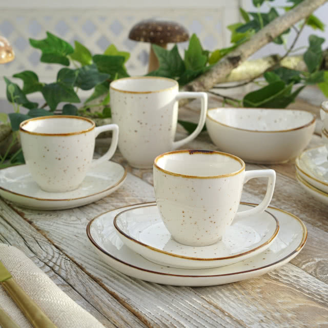 Aranżacja wielkanocnego stołu z porcelaną Villa Italia