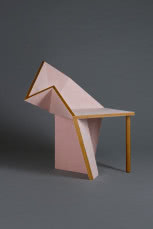 Krzesło z serii Oru. Meble w kształcie origami, design Aljoud Lootah