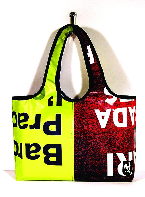 Fantazyjne torby VAHO! kupić można w firmowych...