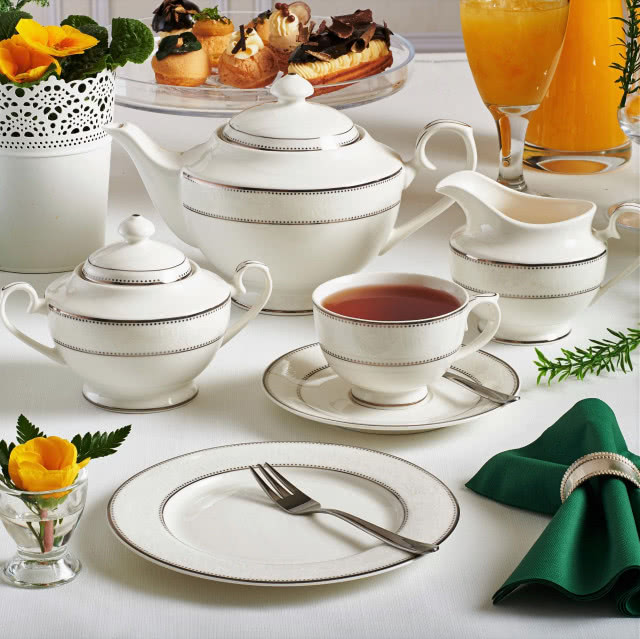 Aranżacja wielkanocnego stołu z porcelaną Villa Italia