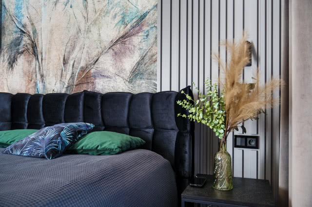 Wzorzysta tapeta do sypialni