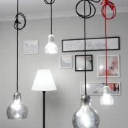 Białe wnętrza i kolorowy design