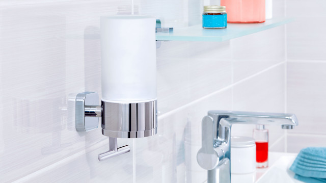 Tesa wzbogaciła asortyment akcesoriów łazienkowych - dobry design idzie w parze z łatwym montażem!