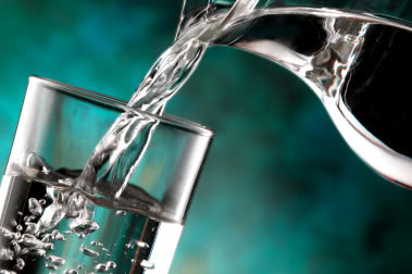 SodaStream - gazowana woda prosto z kranu. Sprawdź, jaki system wybrać!