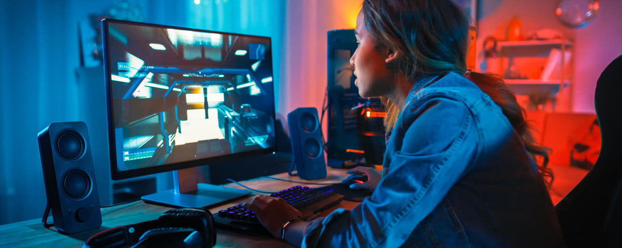 Pokój gamingowy dla nastolatka - jak go urządzić, żeby był spójny z resztą domu?