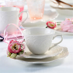 Aranżacja wielkanocnego stołu z porcelaną Villa Italia