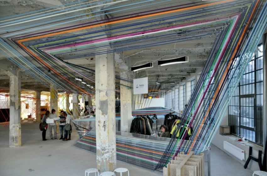 Tasiemki dzielą przestrzeń - aranżacja wnętrz...