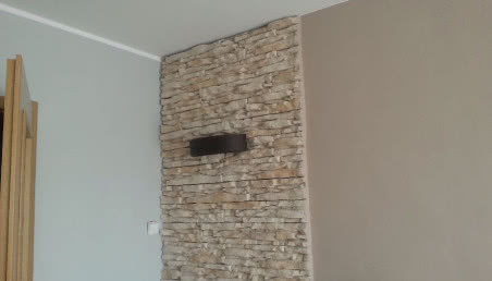 Jaki kolor ściany do kamienia dekoracyjnego?