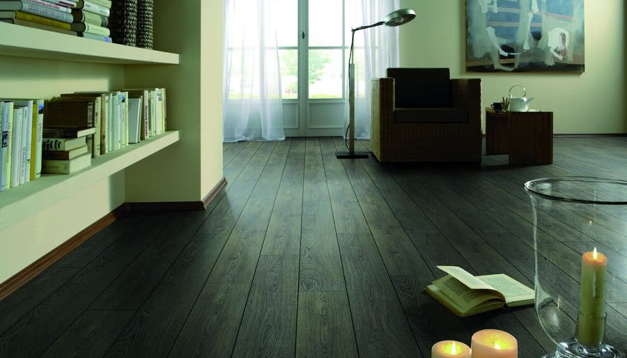 Jaką podłogę wybrać do salonu?