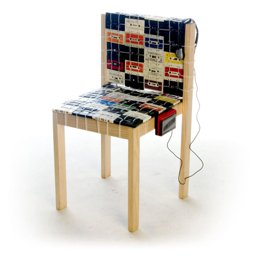 Krzesło z siedziskiem ze starych kaset...