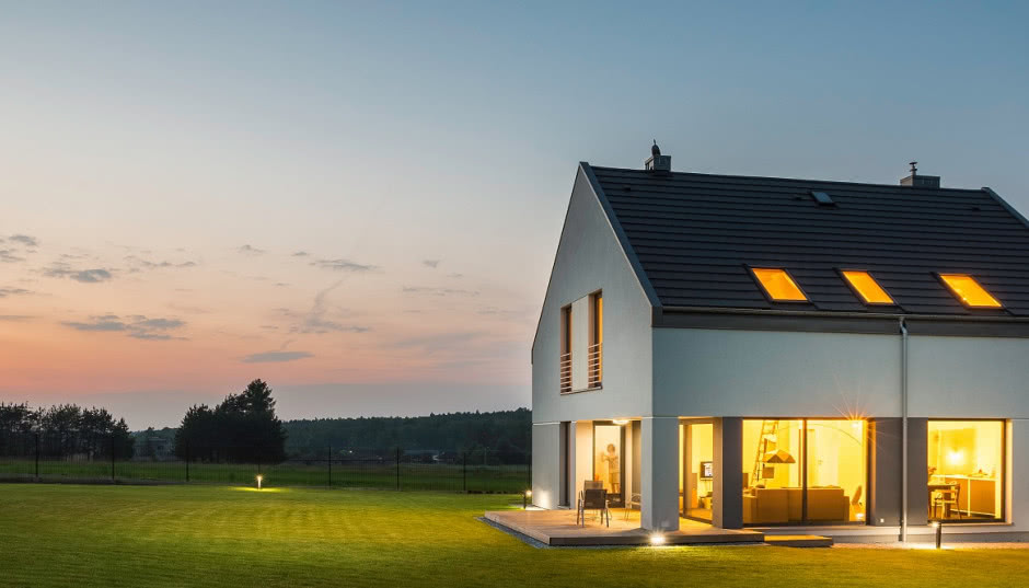 Jak wybrać projekt domu na wąską działkę? Praktyczne porady i przykładowe projekty