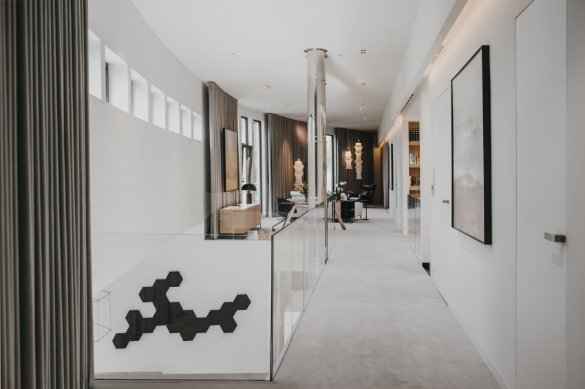 Na piętrze, gdzie znajduje się prywatna część...