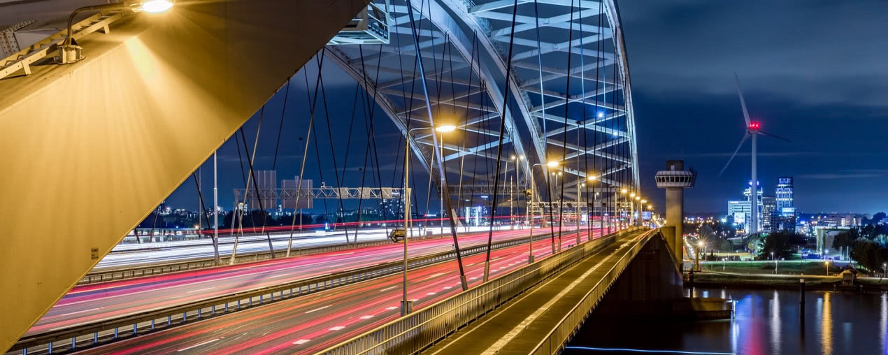 Polacy odnawiają jeden z największych mostów łukowych w Europie. To najbardziej ruchliwy odcinek drogowy w Holandii