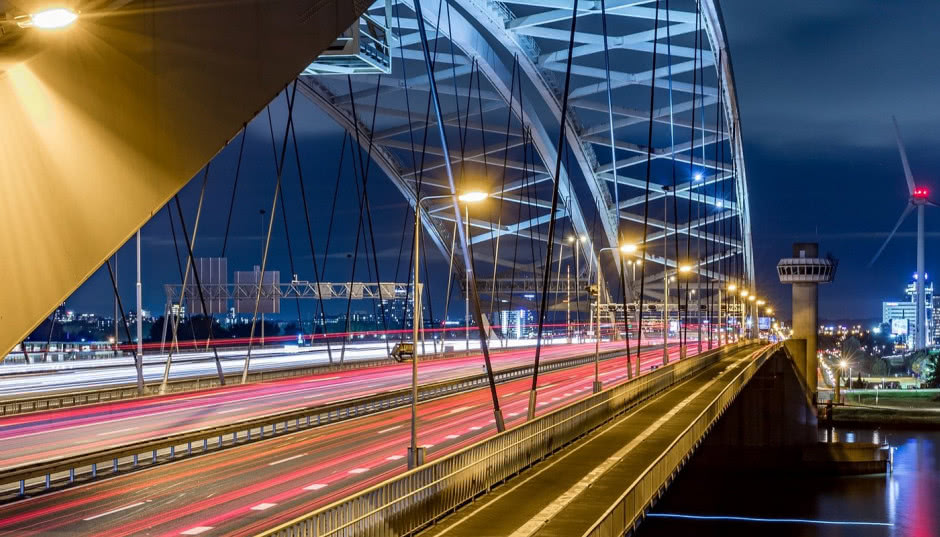 Polacy odnawiają jeden z największych mostów łukowych w Europie. To najbardziej ruchliwy odcinek drogowy w Holandii