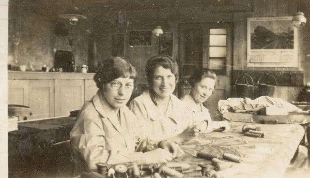 Kobiety w pracowni Morris & Co