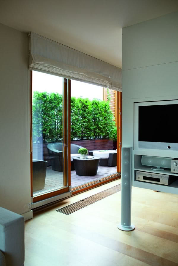 Zabudowa, w której umieszczono kino domowe, z...