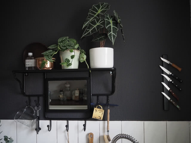 Czarne ściany w kuchni