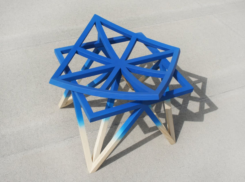 Koronkowy stołek Projekty Lootah są zarazem...