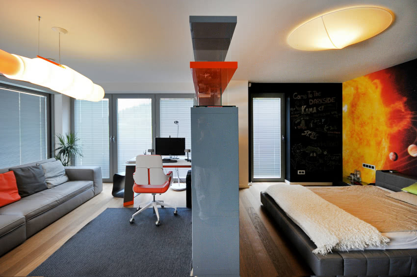 Przestronny pokój nastolatka został podzielony...