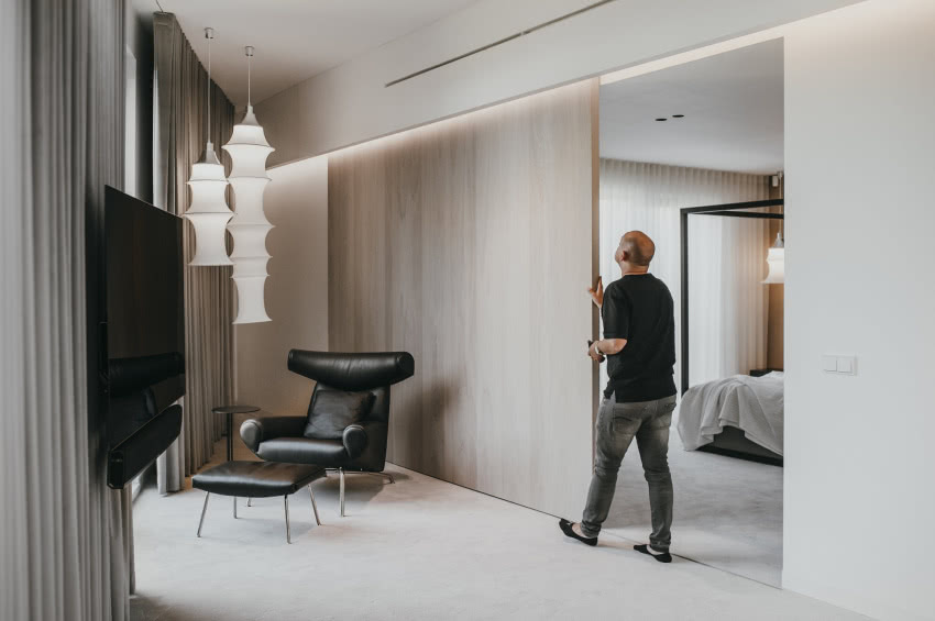 Przesuwane drzwi pomiędzy górnym
salonikiem a...