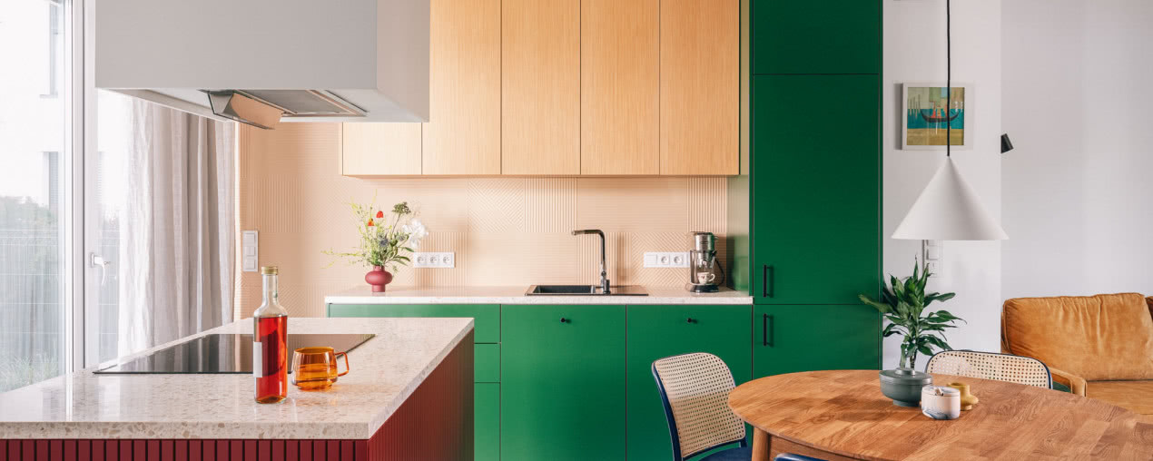 Kolorowe mieszkanie w stylu vintage. Zaprojektowała je przyjaciółka właścicieli!