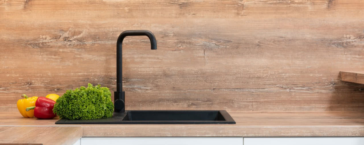 Zlew granitowy czy stalowy – które rozwiązanie lepiej sprawdzi się w codziennym użytkowaniu?