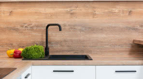Zlew granitowy czy stalowy – które rozwiązanie lepiej sprawdzi się w codziennym użytkowaniu?