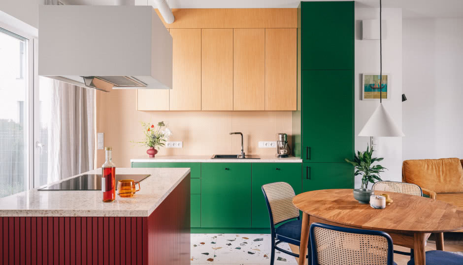 Kolorowe mieszkanie w stylu vintage. Zaprojektowała je przyjaciółka właścicieli!