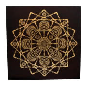 Koronkowy stołek Projekty Lootah są zarazem...