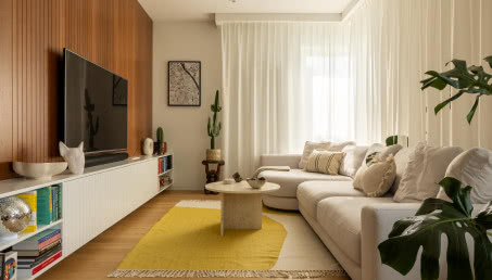 Apartament w dawnej dzielnicy przemysłowej. Dominuje w nim orzechowe drewno i vintage dodatki!