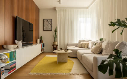 Apartament w dawnej dzielnicy przemysłowej. Dominuje w nim orzechowe drewno i vintage dodatki!