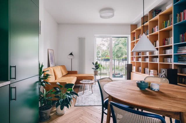 Strefa relaksu nie jest duża, ale projektantce udało się tak ją zorganizować,  żeby można było tu naprawdę wygodnie odpoczywać.  