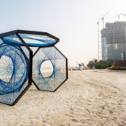 Koronkowy stołek Projekty Lootah są zarazem...