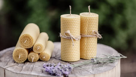 Czy świece z wosku pszczelego są zdrowe? Właściwości i zastosowanie wosku