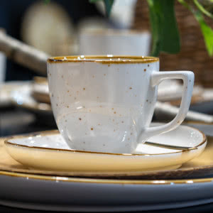 Aranżacja wielkanocnego stołu z porcelaną Villa Italia