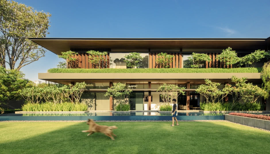 Dom ukryty wśród tropikalnej zieleni! Zobaczcie, jak stworzyć ciche i intymne miejsce w sercu miasta