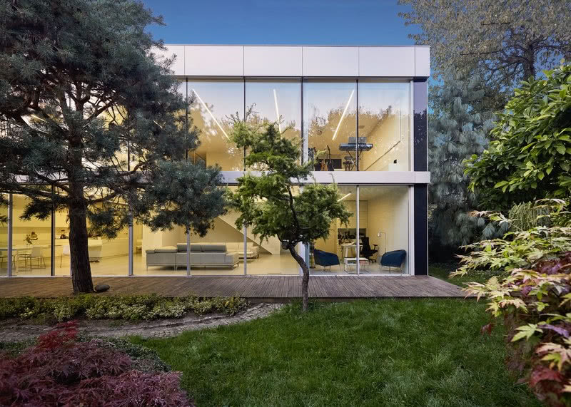 Dom kostka po metamorfozie, widok od strony...