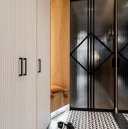 113-metrowy szeregowiec w Gdyni. Ma dwie garderoby i łazienkę z sauną!