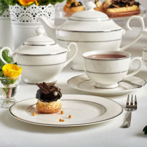 Aranżacja wielkanocnego stołu z porcelaną Villa Italia