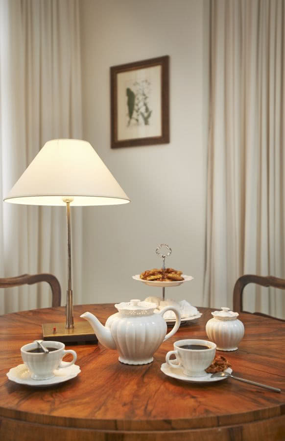 Okrągły drewniany stół po babci.