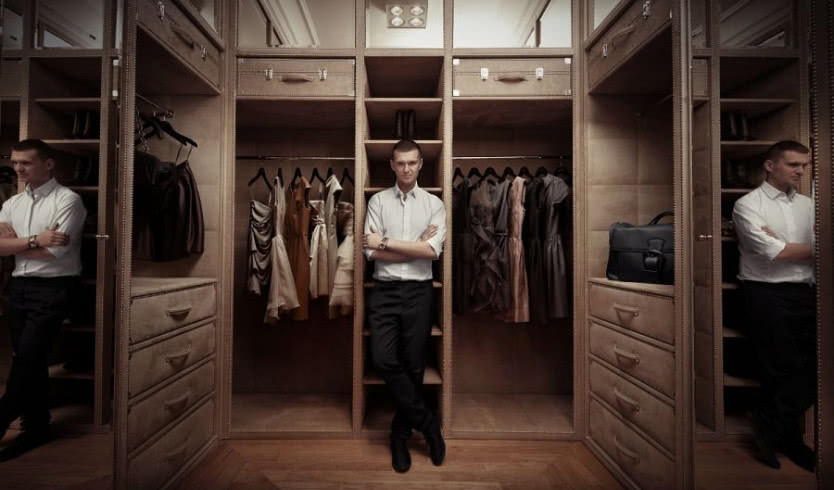 Meble z tektury i kolejowego złomu - recykling design