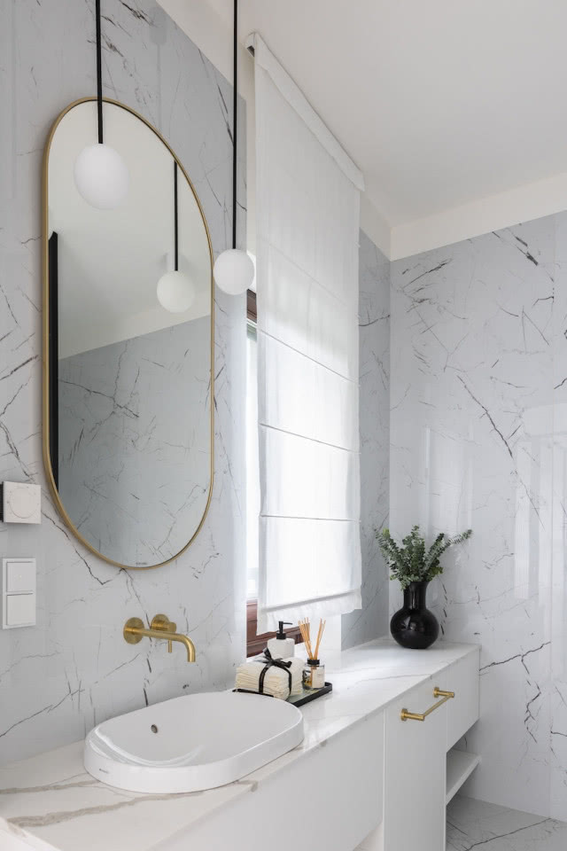 łazienka biała marmur