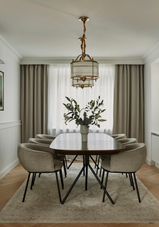 lampa nad stołem w jadalni