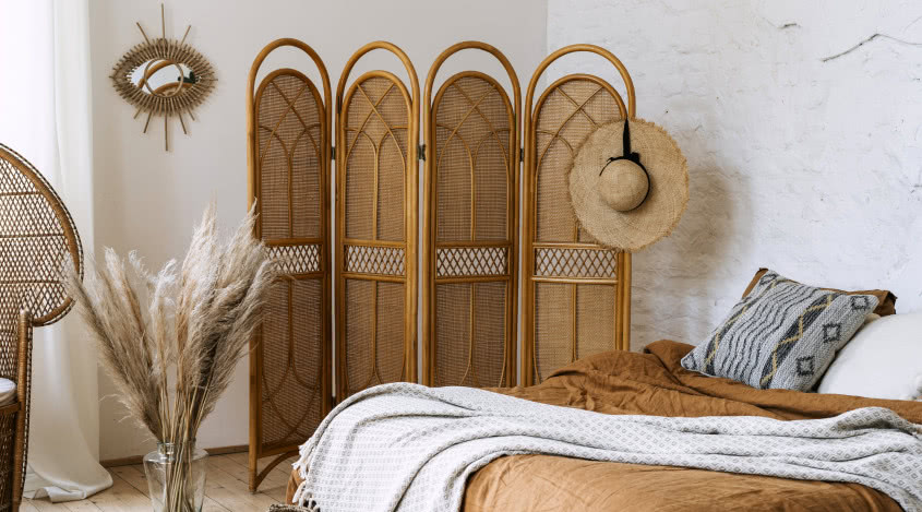 Sypialnia w stylu boho - jak dobrać meble i dodatki?