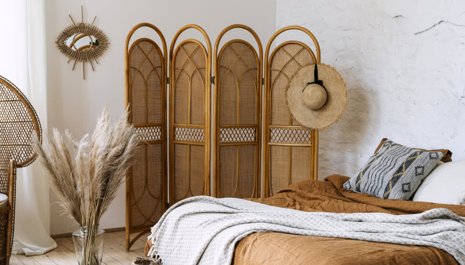 Sypialnia w stylu boho - jak dobrać meble i dodatki?