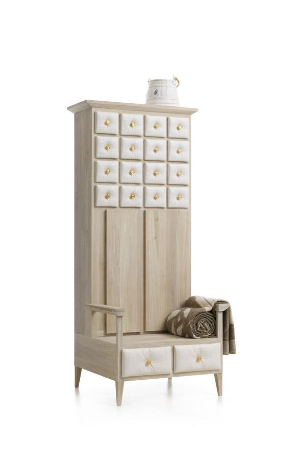 Wielofunkcyjny drewniany mebel. Fronty szufladek...