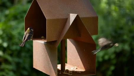 Designerskie karmniki dla ptaków - są jak małe dzieła sztuki!